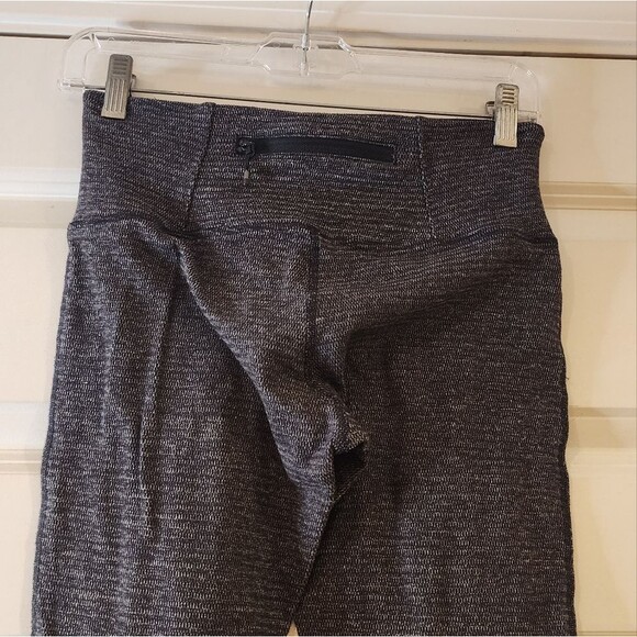 Lululemon warm gray cropped leggings size 6 - Picture 4 of 5